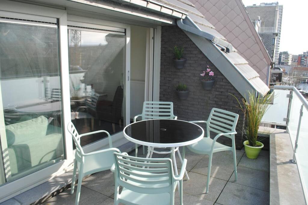 Ferienwohnung Vakantieverblijf 'Mara Cinco' Met Ruim Terras In Oostende Exterior foto